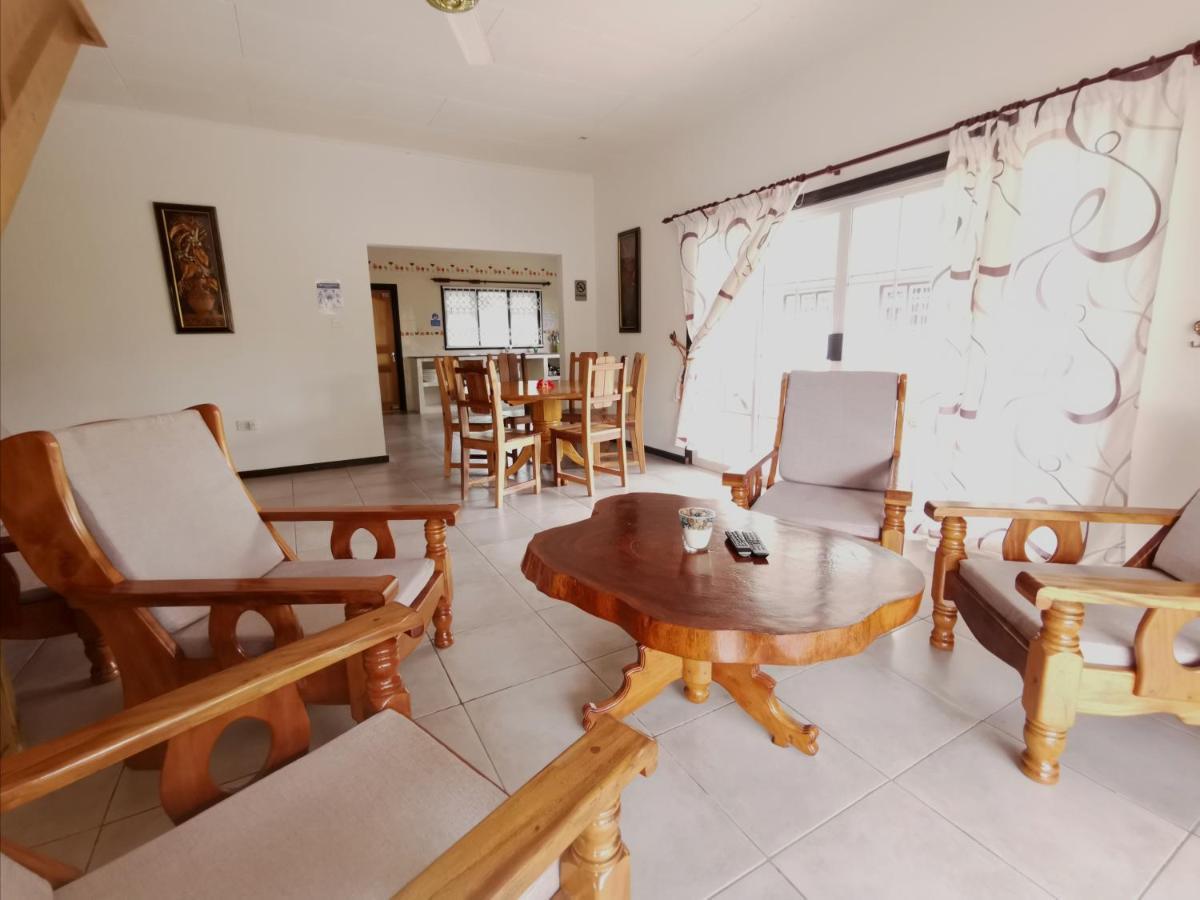 CHEZ MARVA Grande Villa COCO 3 à 12 personnes La Digue  Extérieur photo