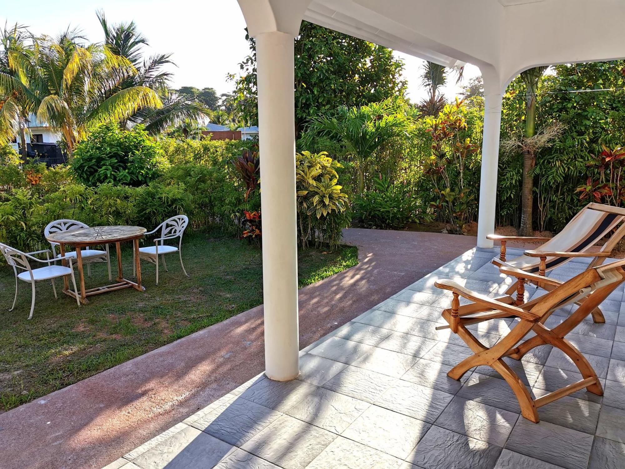 CHEZ MARVA Grande Villa COCO 3 à 12 personnes La Digue  Extérieur photo