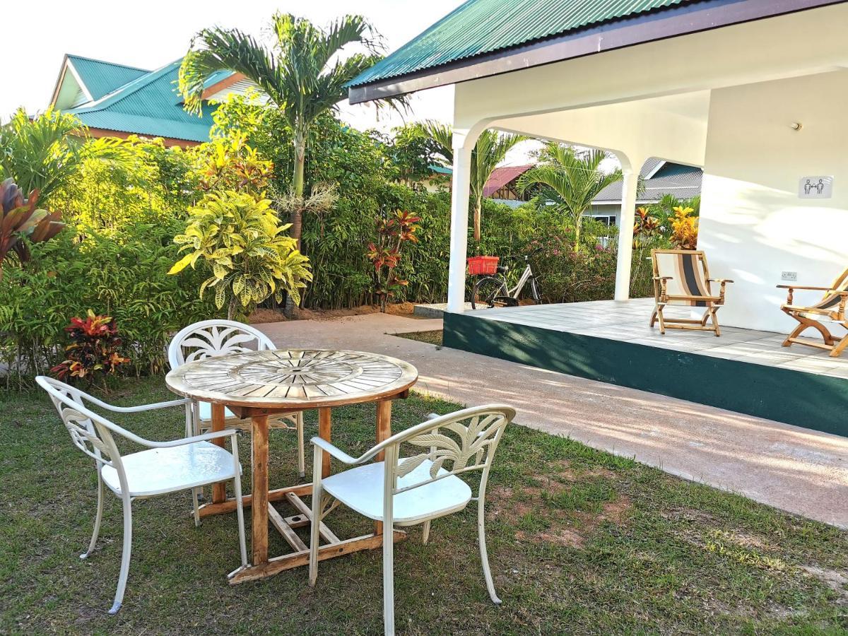 CHEZ MARVA Grande Villa COCO 3 à 12 personnes La Digue  Extérieur photo
