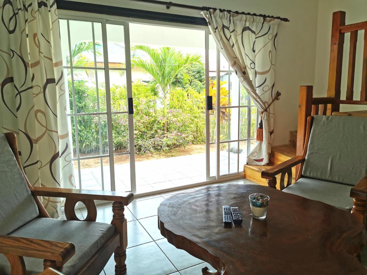 CHEZ MARVA Grande Villa COCO 3 à 12 personnes La Digue  Extérieur photo