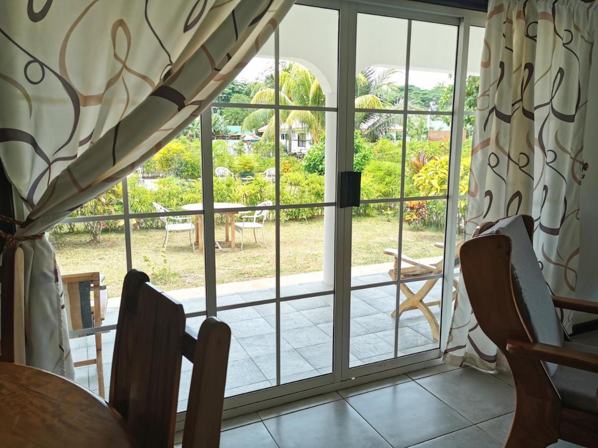 CHEZ MARVA Grande Villa COCO 3 à 12 personnes La Digue  Extérieur photo