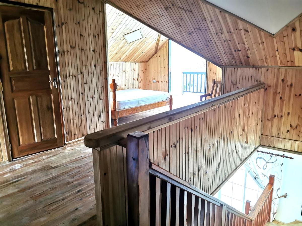 CHEZ MARVA Grande Villa COCO 3 à 12 personnes La Digue  Extérieur photo