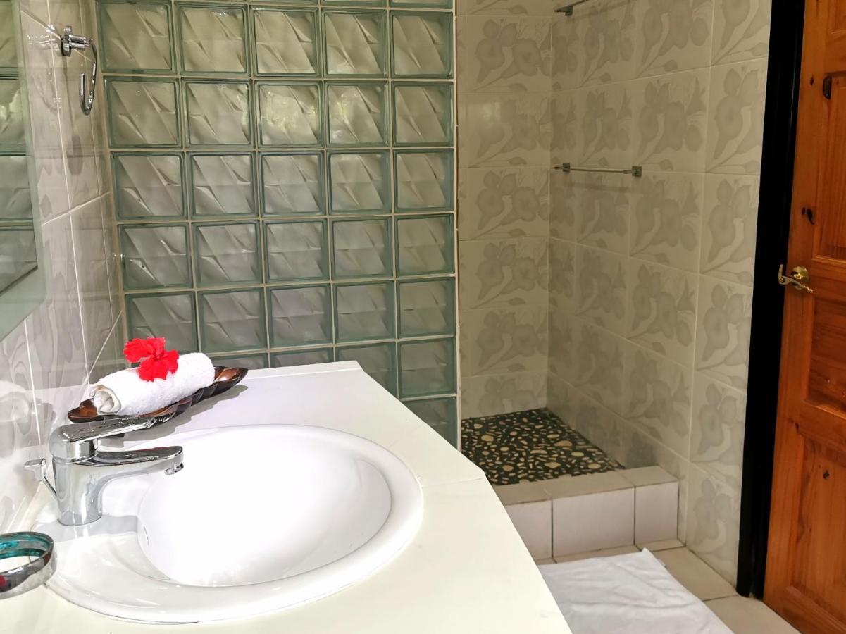 CHEZ MARVA Grande Villa COCO 3 à 12 personnes La Digue  Extérieur photo