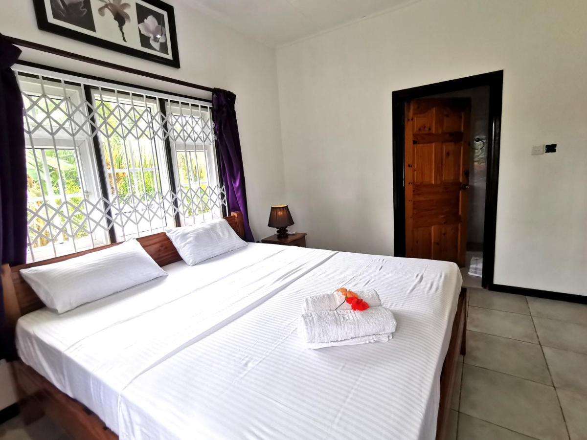 CHEZ MARVA Grande Villa COCO 3 à 12 personnes La Digue  Extérieur photo