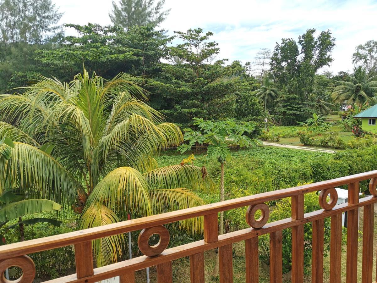 CHEZ MARVA Grande Villa COCO 3 à 12 personnes La Digue  Extérieur photo