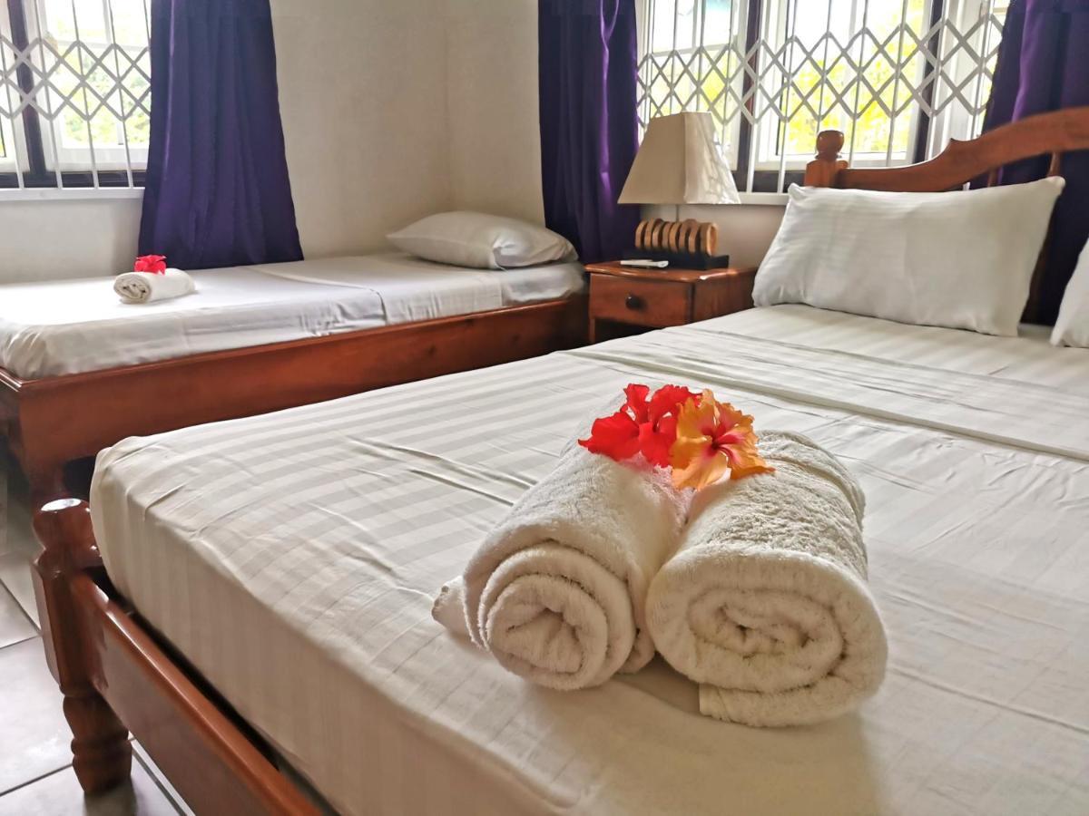 CHEZ MARVA Grande Villa COCO 3 à 12 personnes La Digue  Extérieur photo