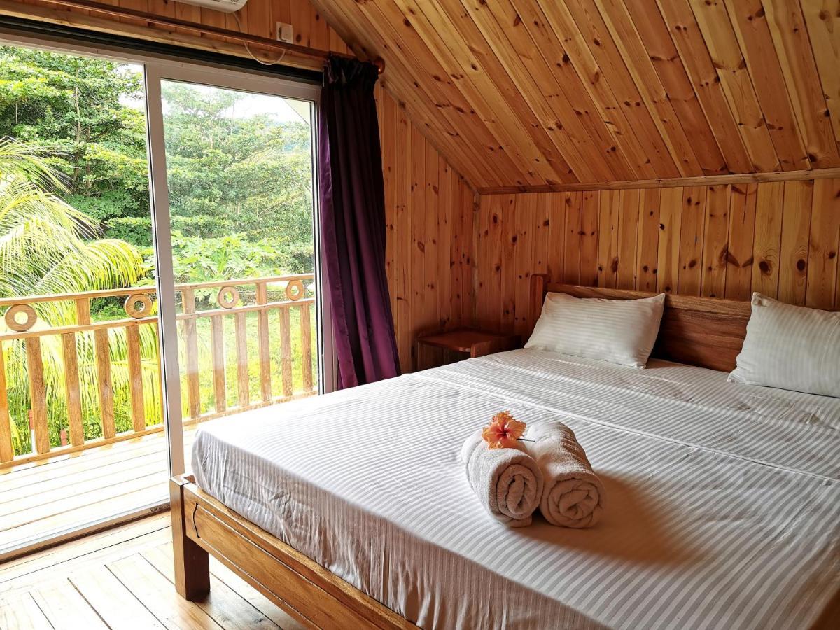 CHEZ MARVA Grande Villa COCO 3 à 12 personnes La Digue  Extérieur photo