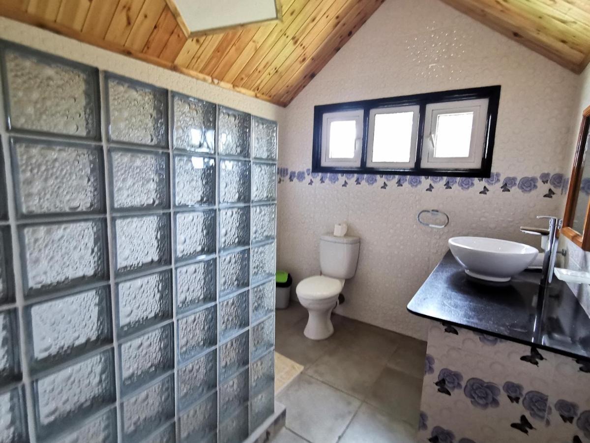 CHEZ MARVA Grande Villa COCO 3 à 12 personnes La Digue  Extérieur photo