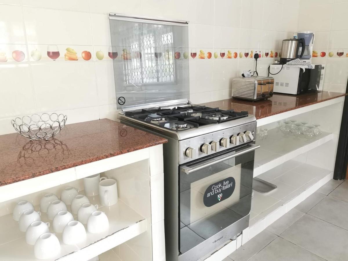 CHEZ MARVA Grande Villa COCO 3 à 12 personnes La Digue  Extérieur photo
